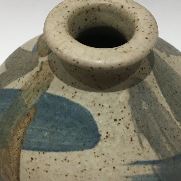 SMALL VASE HAND PAINTED AND SIGNED - Picture 5 of 5